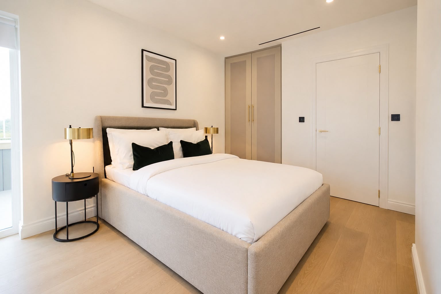 Flat Stephendale Road in Greater London