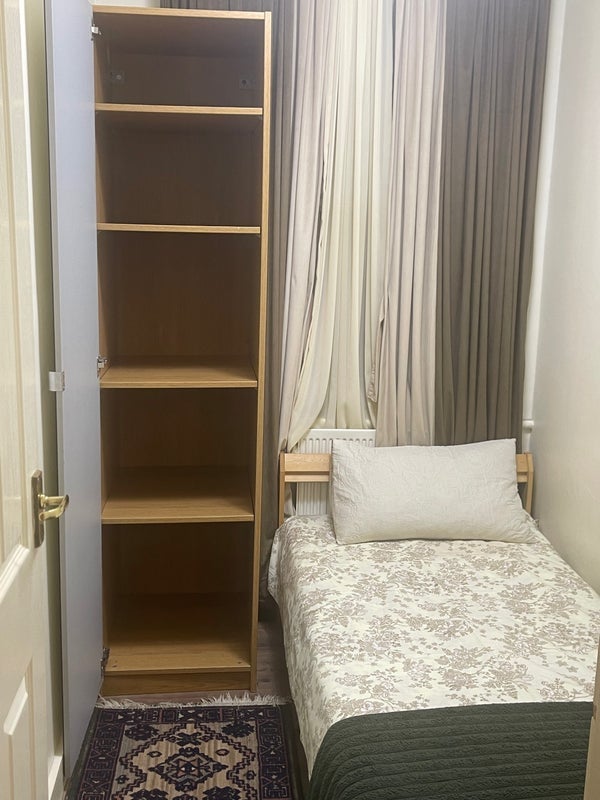 Room Ardleigh Road in Greater London