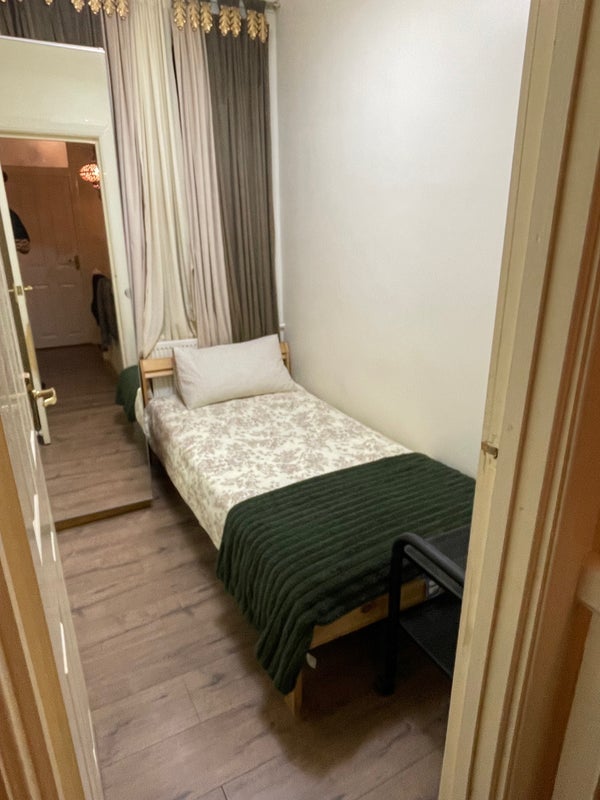 Room Ardleigh Road in Greater London