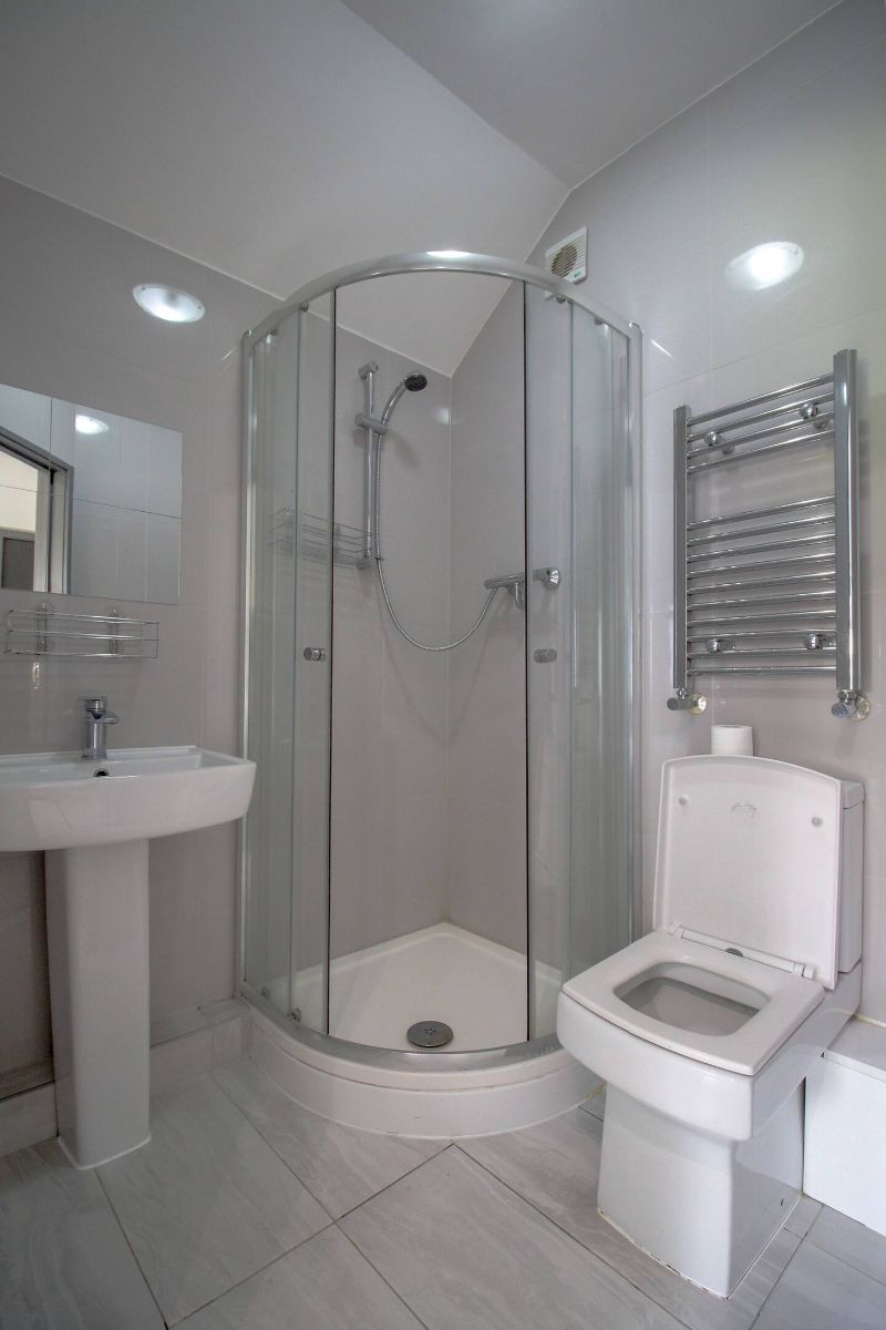 Room Dollis Hill Lane in Greater London
