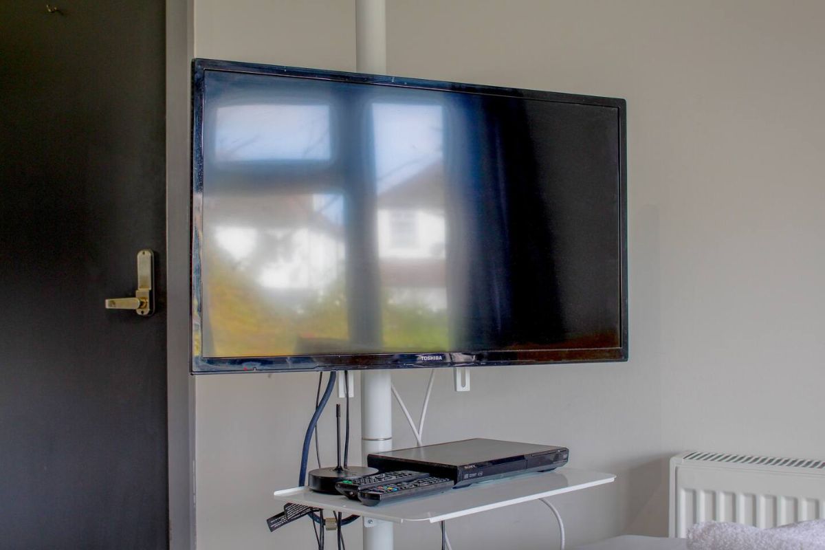 Room Dollis Hill Lane in Greater London