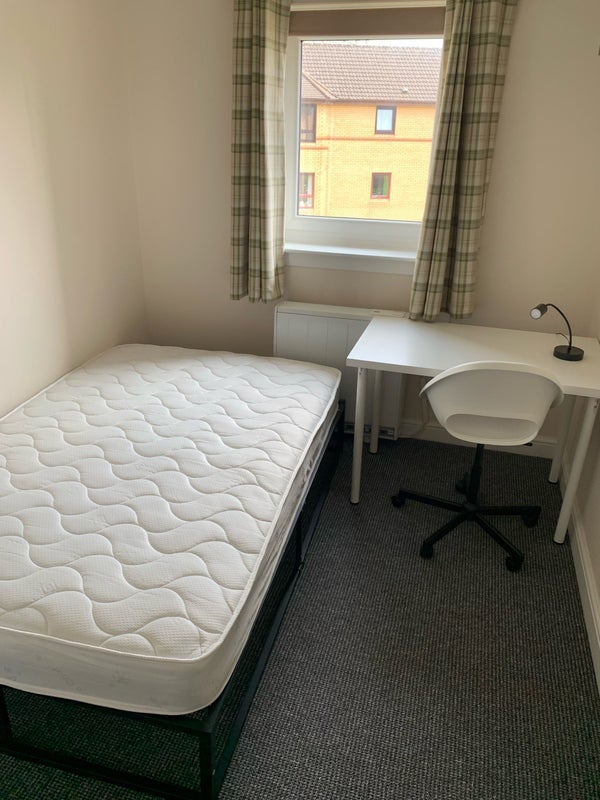 Room Grovepark Gardens in Glasgow
