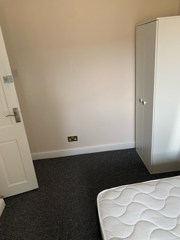 Room Grovepark Gardens in Glasgow