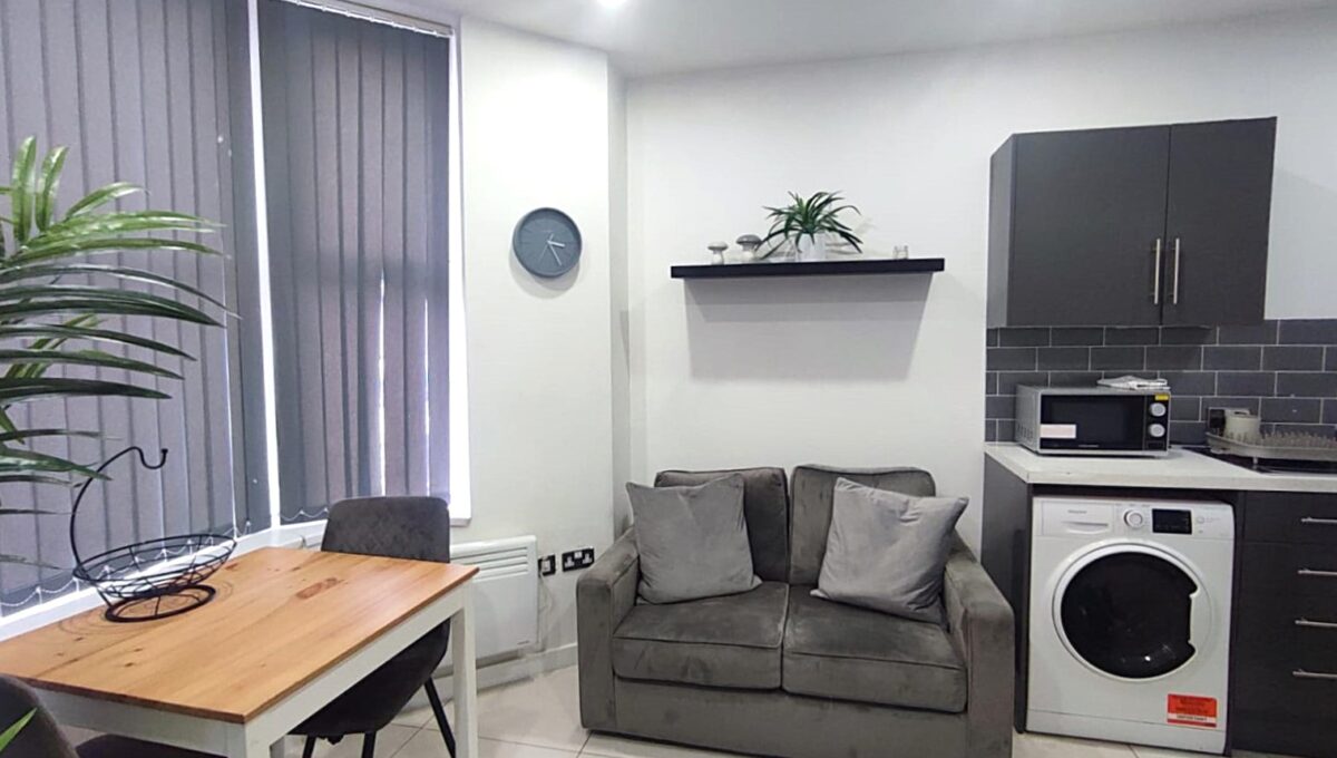 Flat Ninian Park Road in Cardiff