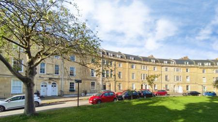 Flat Widcombe Crescent in Bath