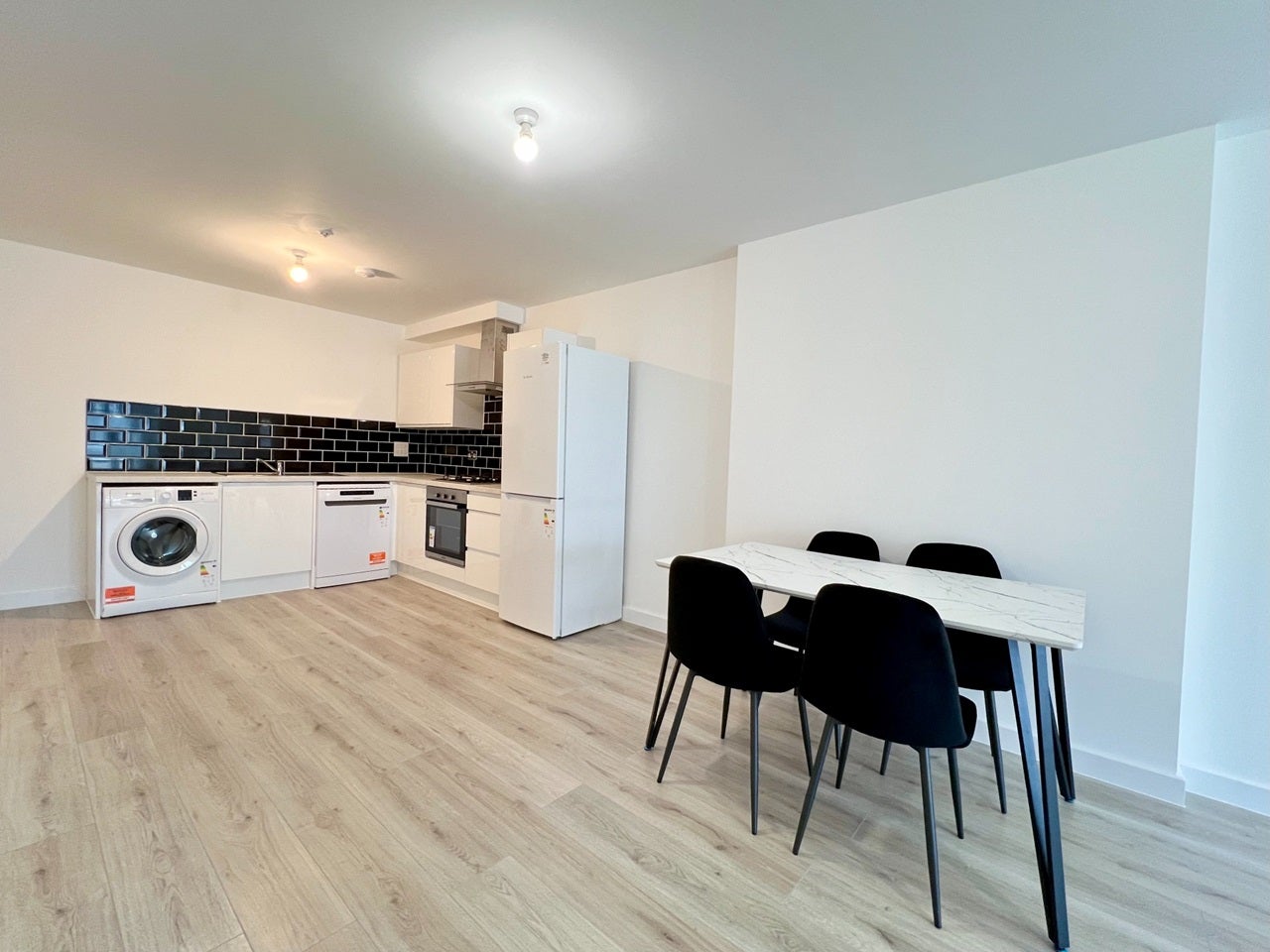 Flat Mitcham Road in Greater London