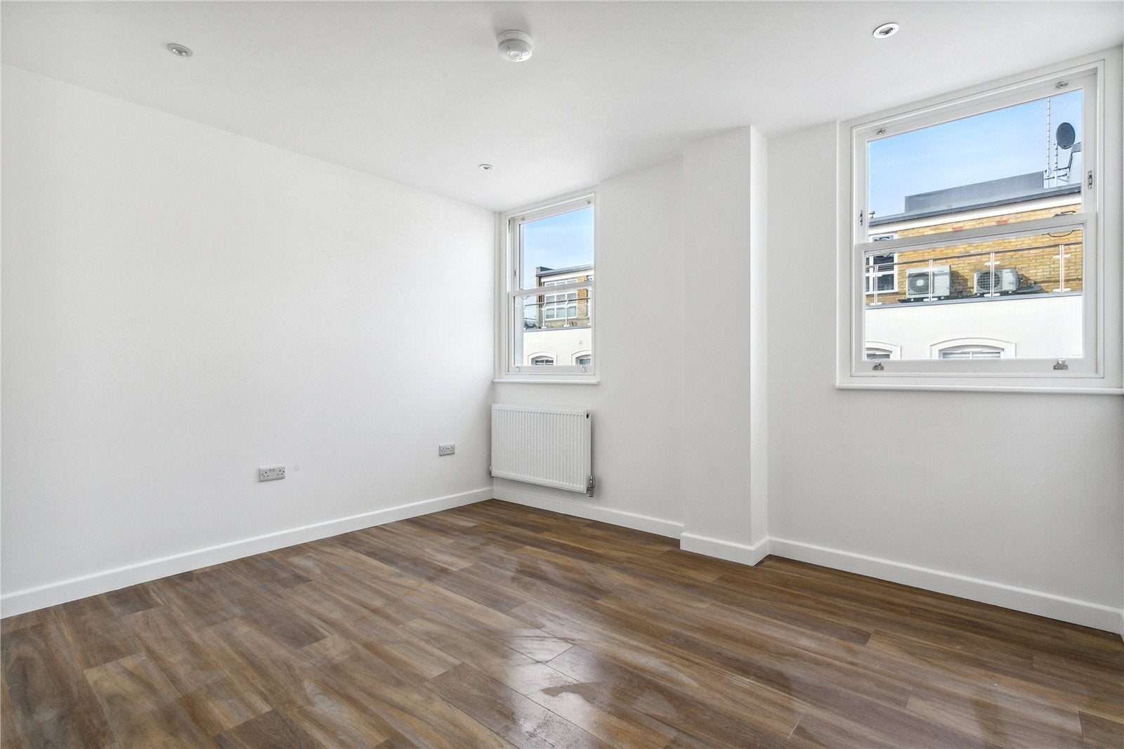 Flat Putney High Street in Greater London