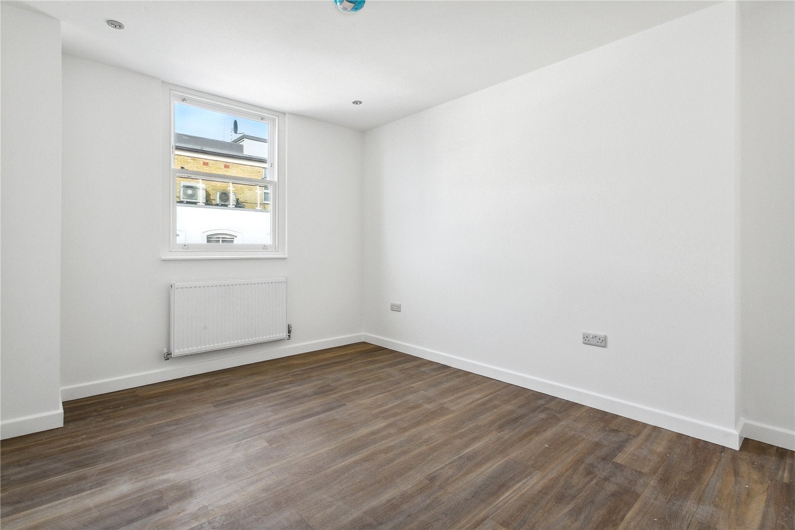 Flat Putney High Street in Greater London