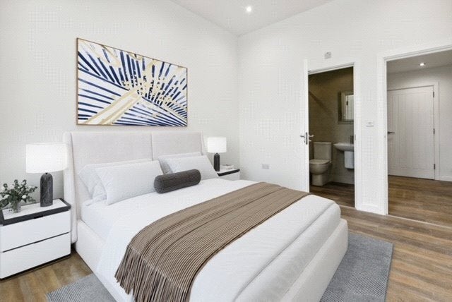 Flat Putney High Street in Greater London