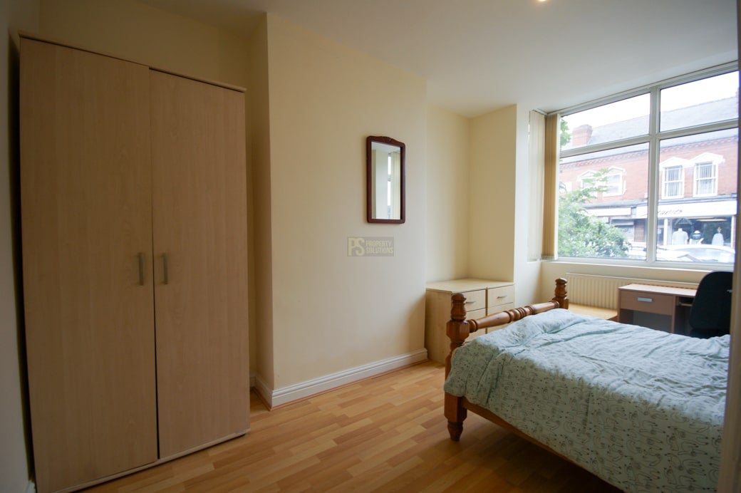Flat Raddlebarn Road in Birmingham
