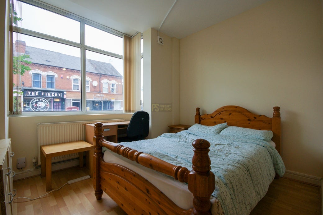 Flat Raddlebarn Road in Birmingham