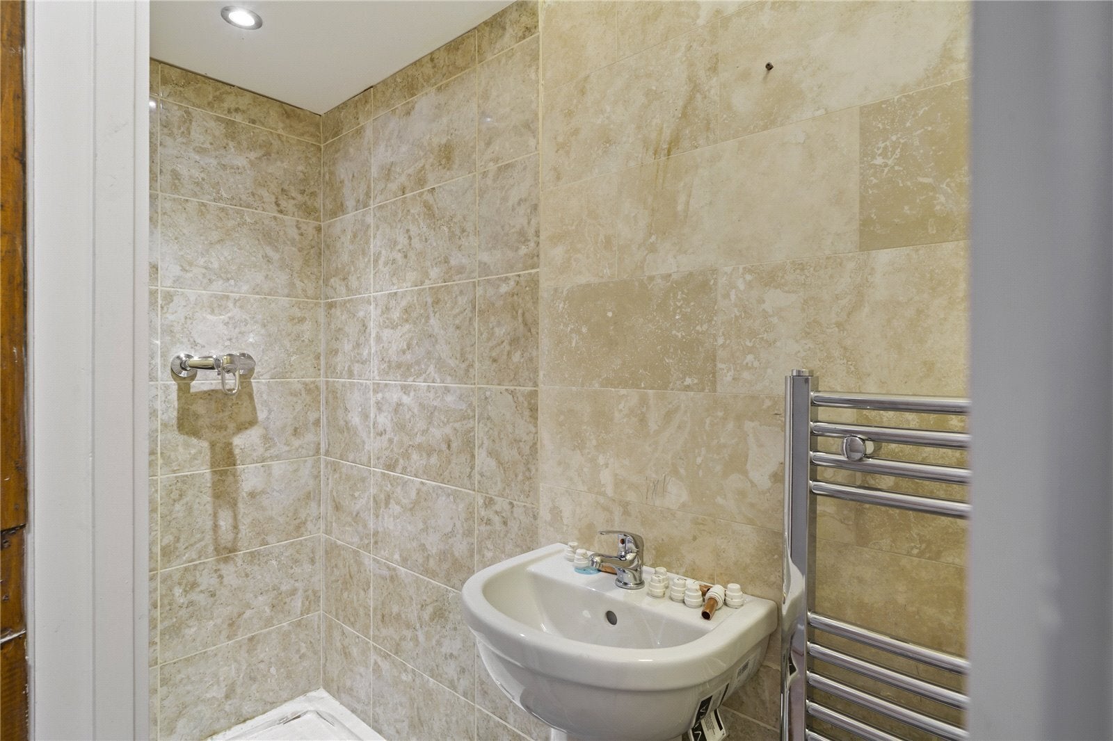 Flat Davenant Road in Greater London
