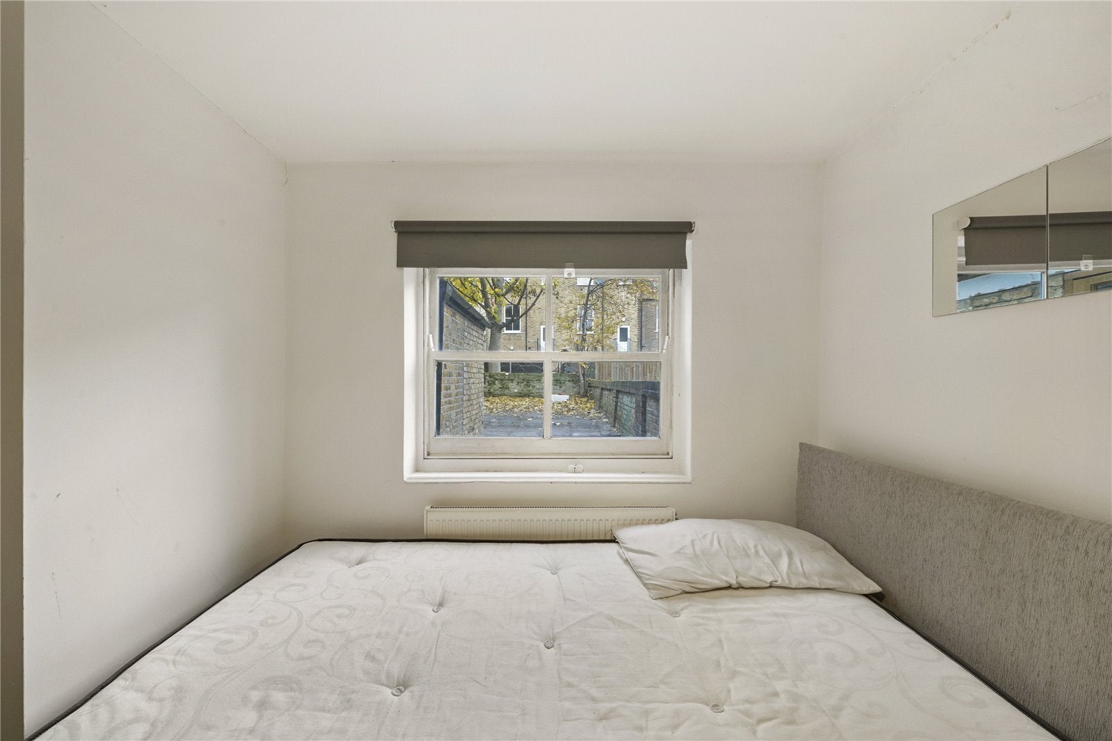 Flat Davenant Road in Greater London