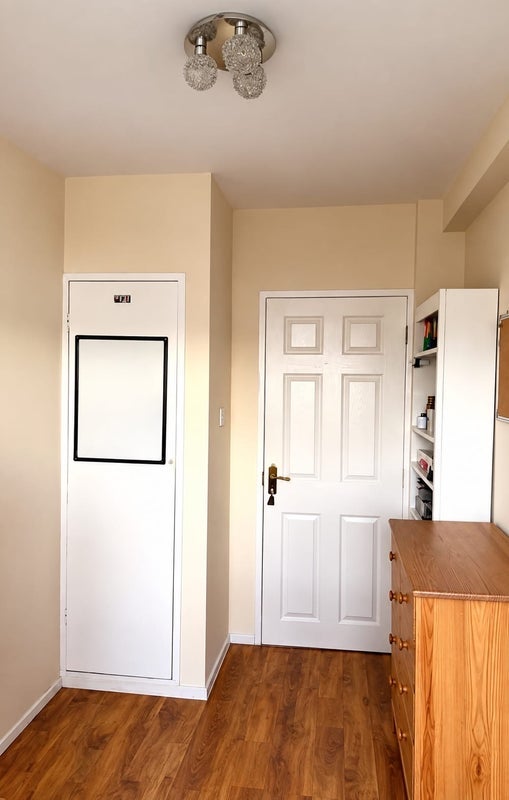 Room Allen Edwards Drive in Greater London