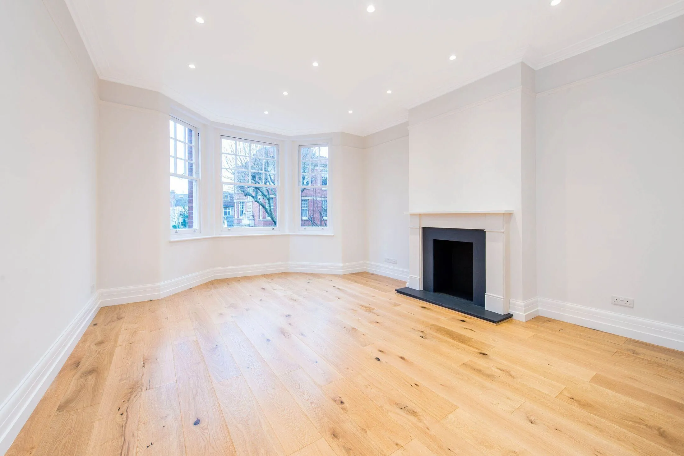 Flat Riverview Gardens in Greater London