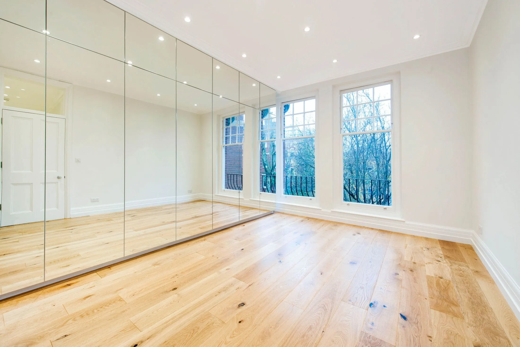 Flat Riverview Gardens in Greater London