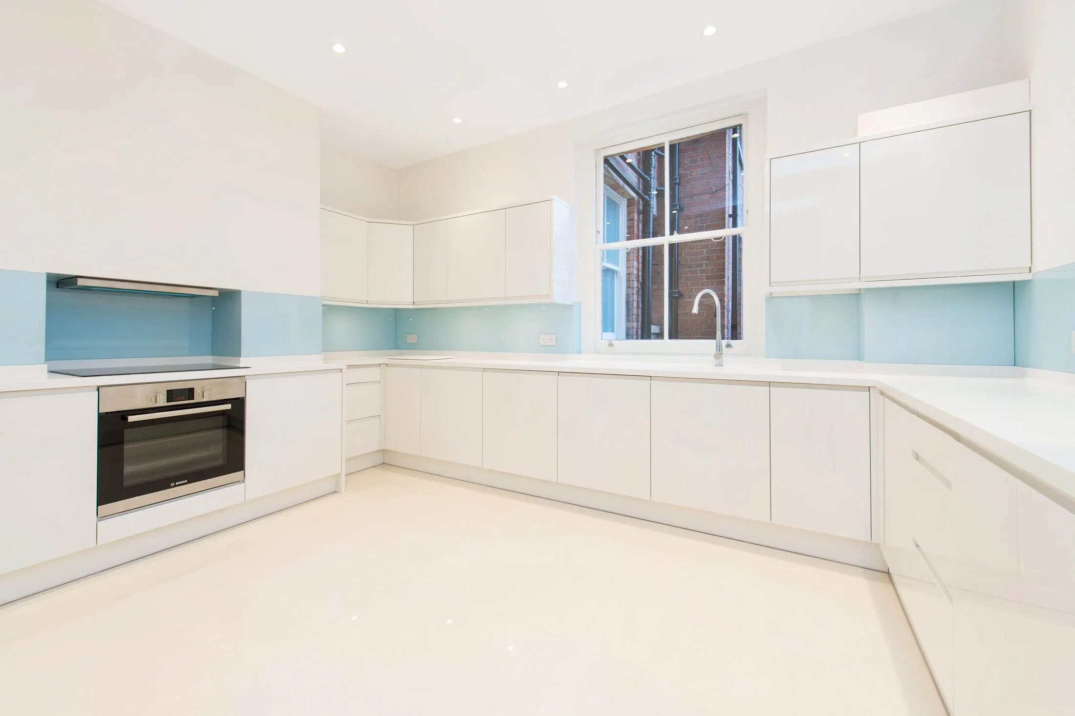Flat Riverview Gardens in Greater London