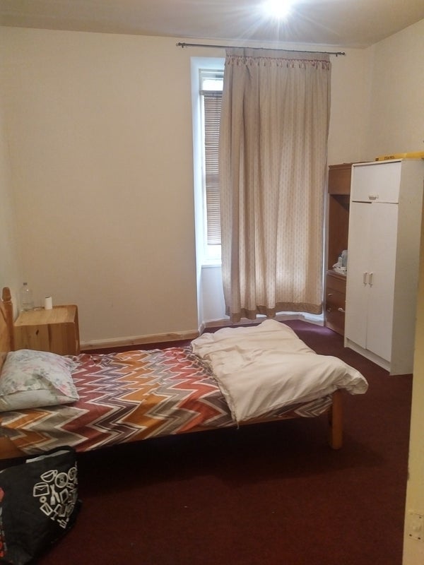 Room Paisley Road West in Glasgow