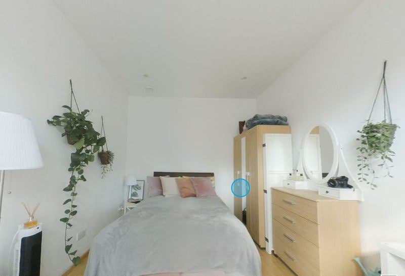 Room St Georges Mews in Greater London