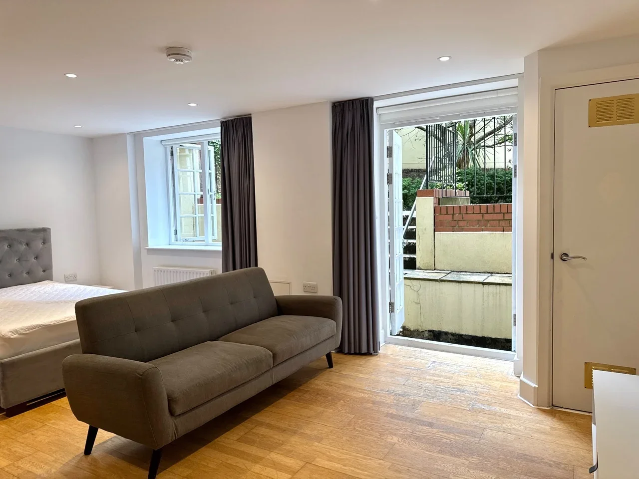 Flat Pickard Street in Greater London
