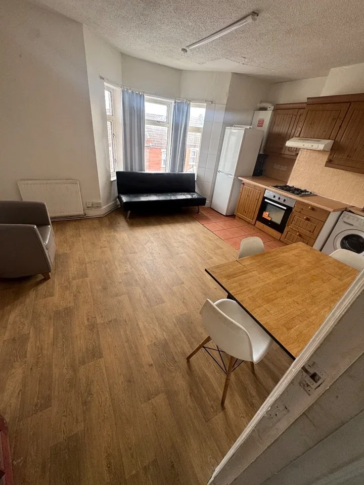 House Russell Rise in Luton