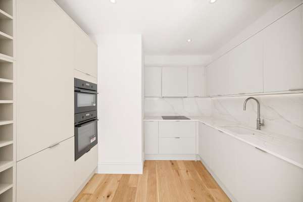 Flat Lancaster Gate in City of Westminster