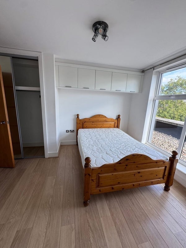 Room Eltringham Street in Greater London