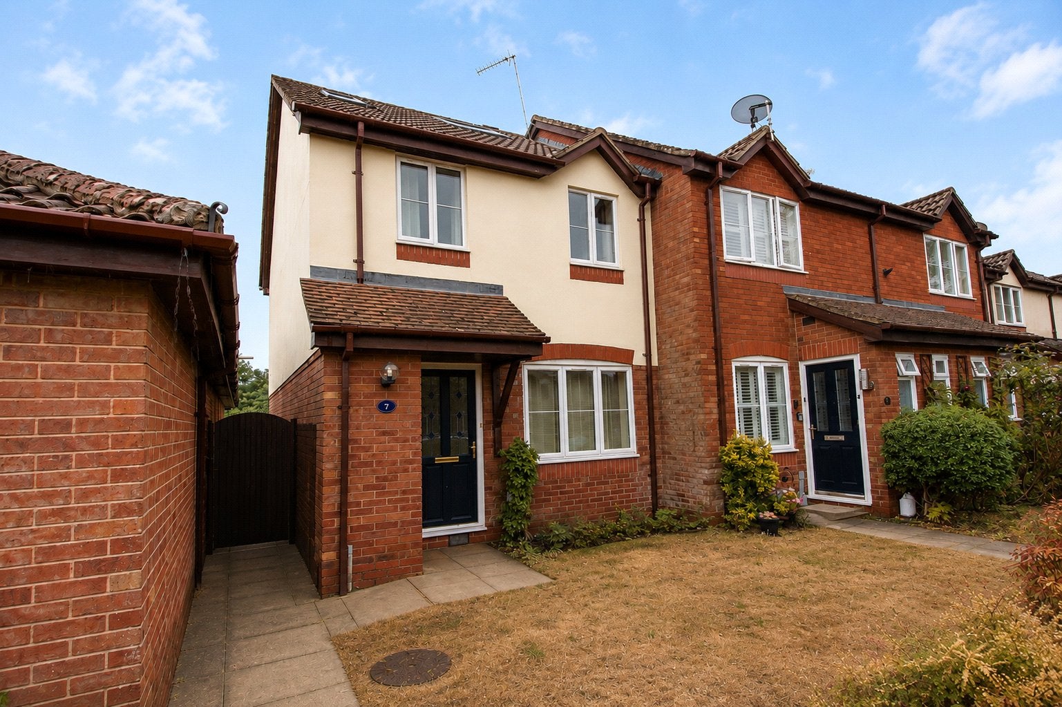 House Blue Timbers Close in East Hampshire