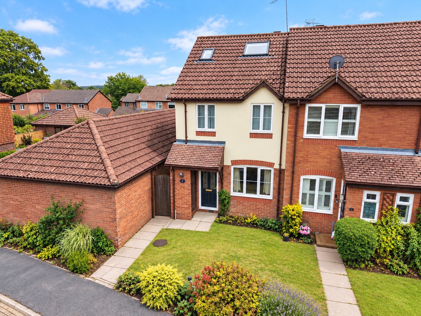 House Blue Timbers Close in East Hampshire
