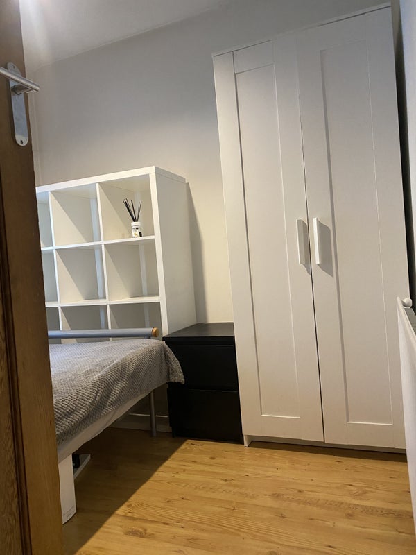 Room Mayeswood Road in Greater London