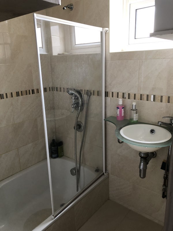 Room Mayeswood Road in Greater London