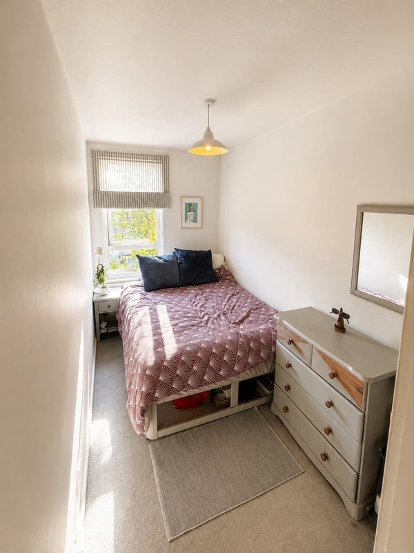 Room Bedford Road in Greater London
