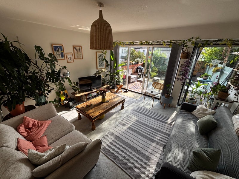 Room Bedford Road in Greater London