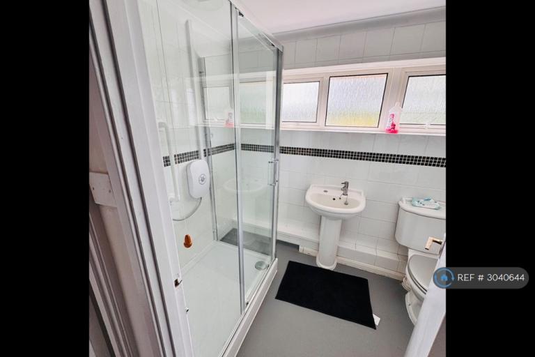 Room Rushetts Road in Crawley