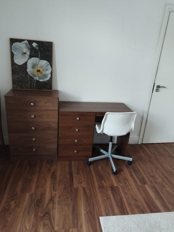 Room Deyne Avenue in Manchester