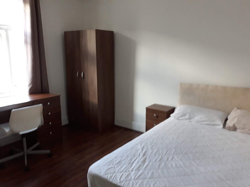 Room Deyne Avenue in Manchester