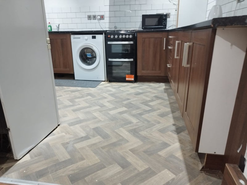 Room Deyne Avenue in Manchester