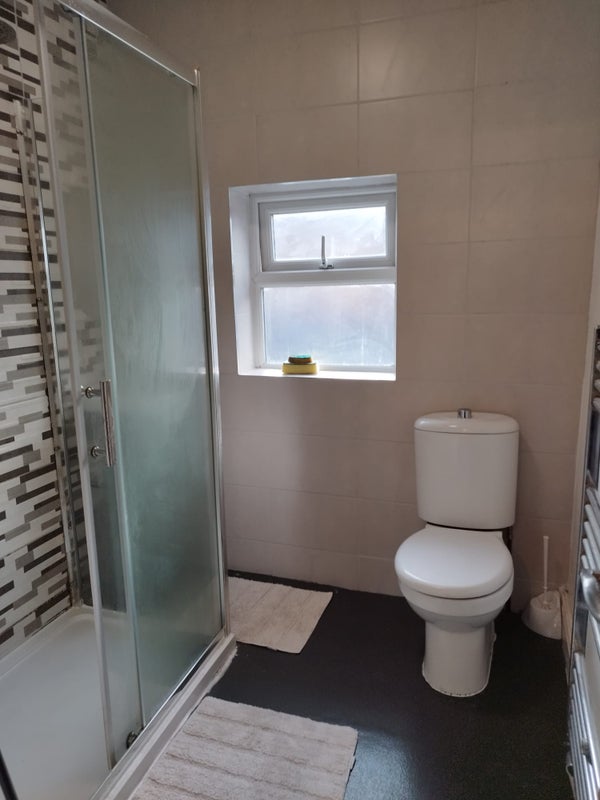 Room Deyne Avenue in Manchester