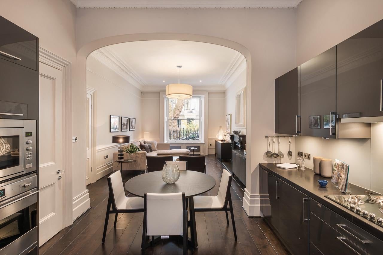Flat Queen's Gardens in City of Westminster