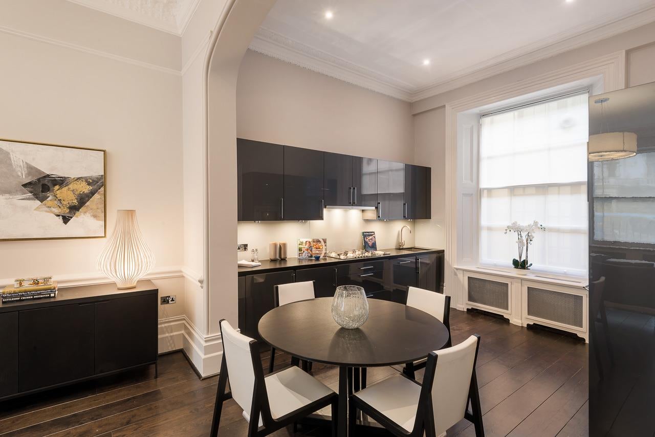 Flat Queen's Gardens in City of Westminster