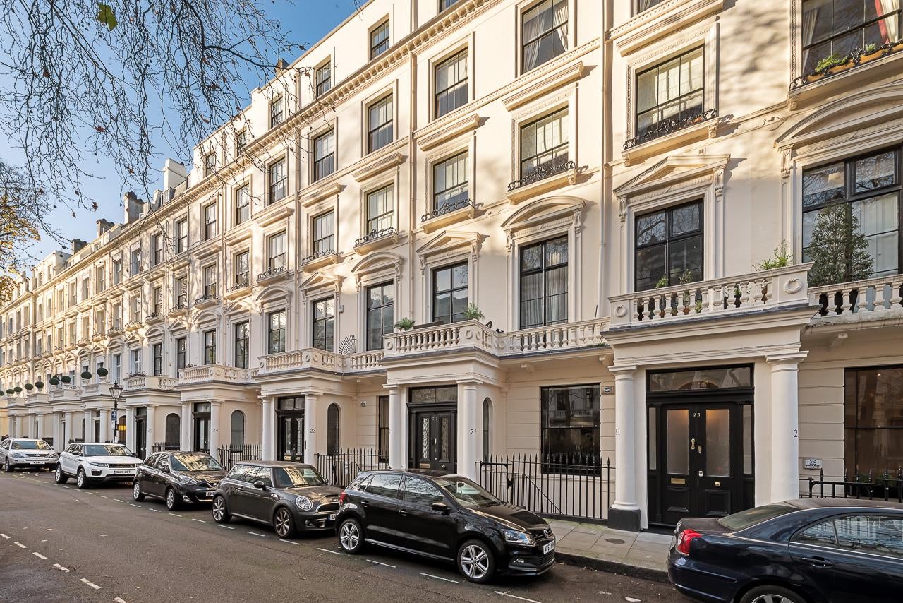 Flat Queen's Gardens in City of Westminster