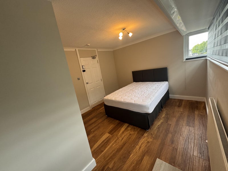 Room Kingswood Road in Basildon