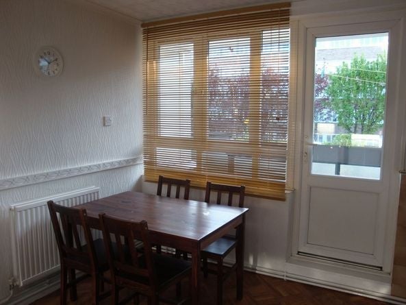 Room Lipton Road in Greater London