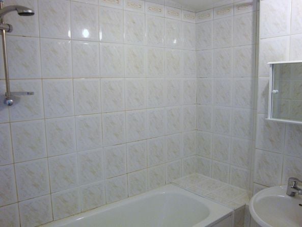 Room Lipton Road in Greater London