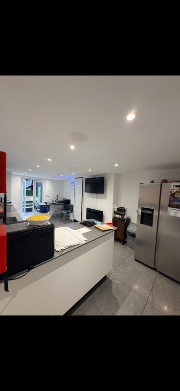 Room Andalus Road in Greater London