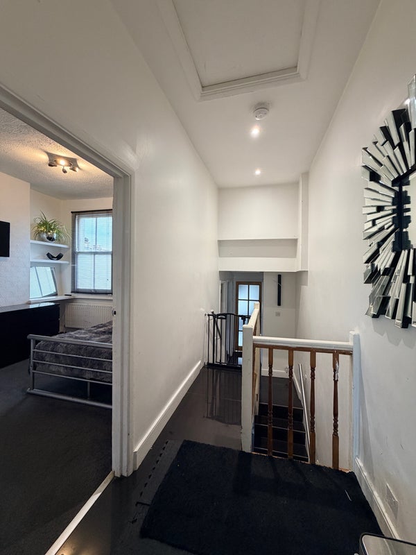 Room Andalus Road in Greater London