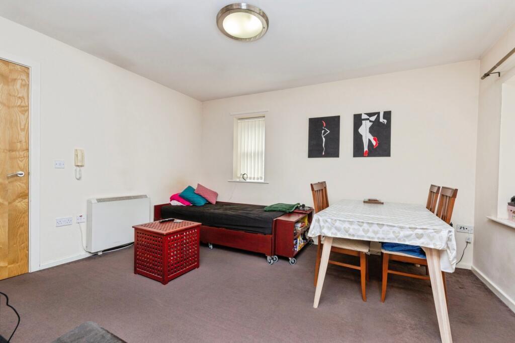 Flat Victoria Court in Pity Me