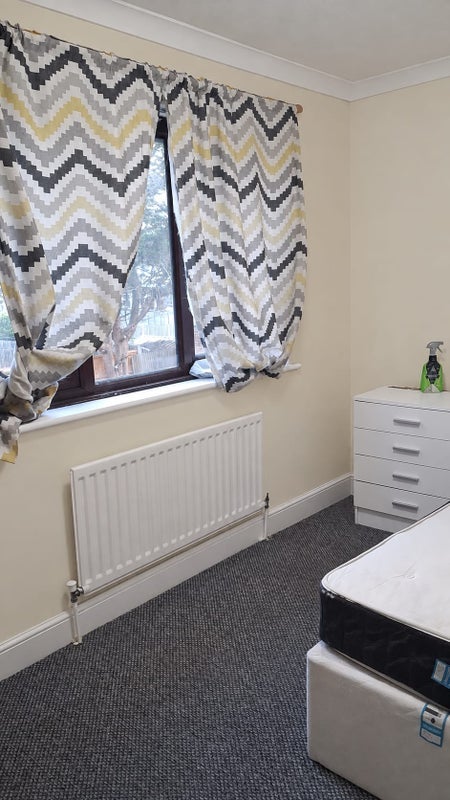 Room Winterbourne Road in Greater London