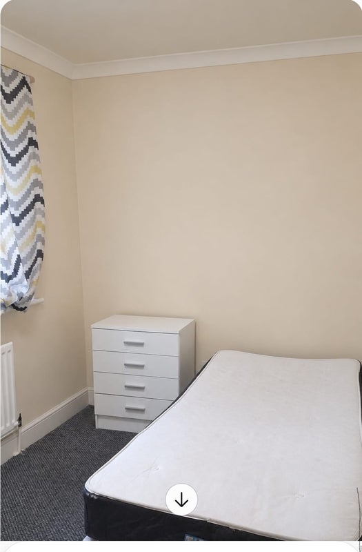 Room Winterbourne Road in Greater London