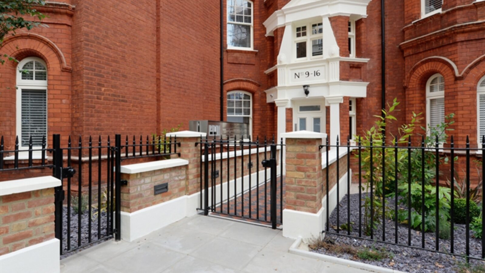 Flat Hamlet Gardens in Greater London